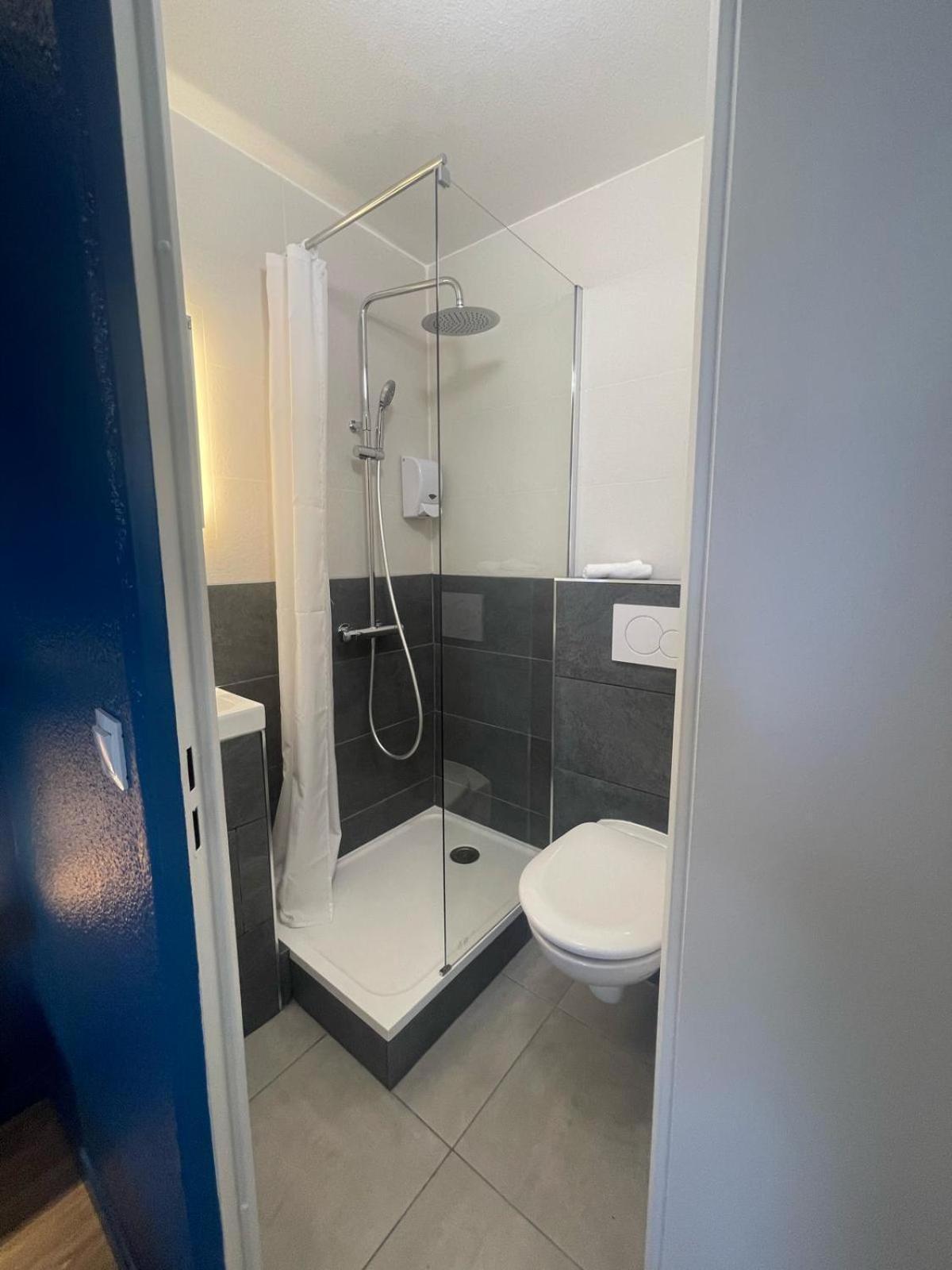 Kyriad Direct Dreux Bagian luar foto