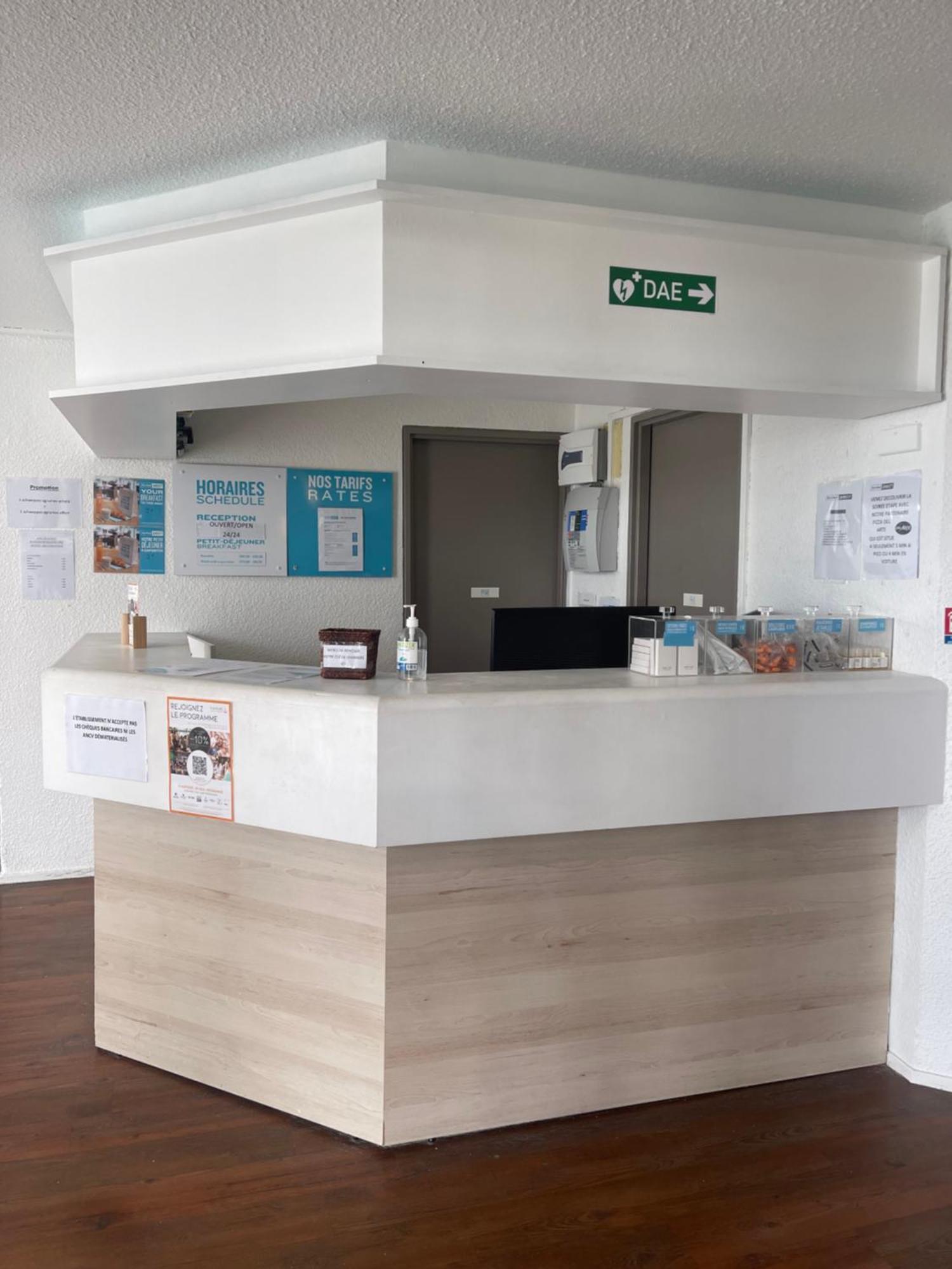 Kyriad Direct Dreux Bagian luar foto