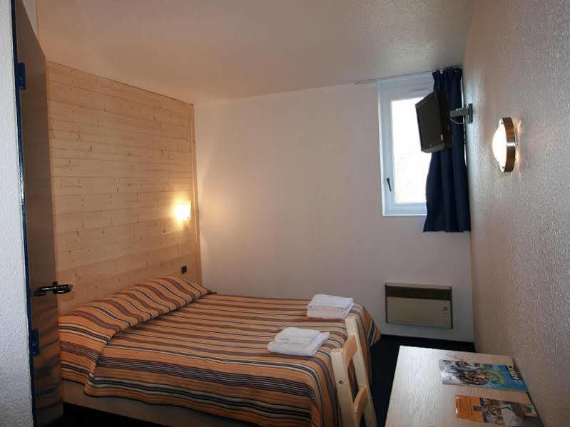 Kyriad Direct Dreux Bagian luar foto