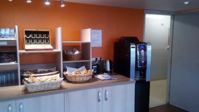 Kyriad Direct Dreux Bagian luar foto